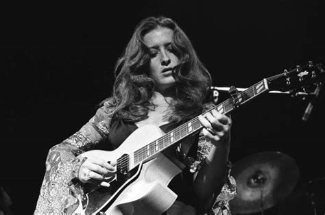 Bonnie Raitt Performs Live Fine Art Prints | Photos.com