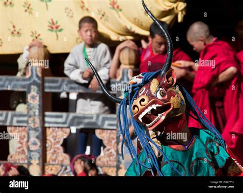 Masked dancer at Tsechu festival, Trongsa, Bhutan, Asia Stock Photo - Alamy