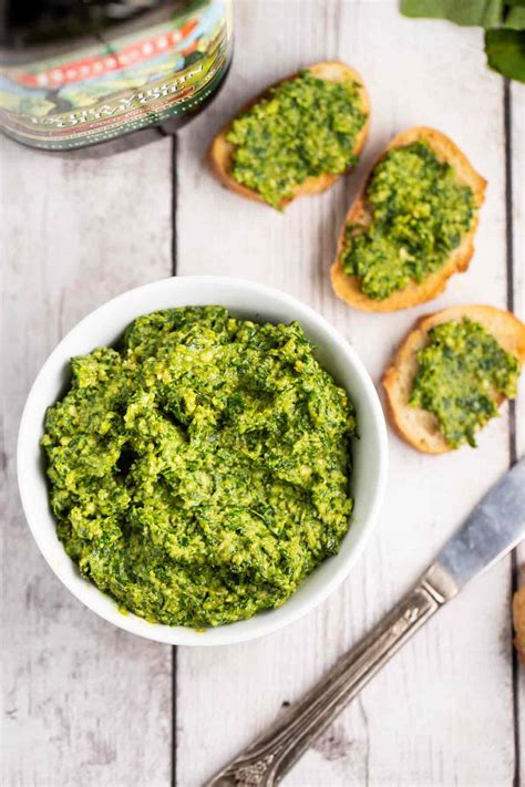 Arugula Pesto (Vegan & only 8 ingredients!)- Veggie Chick