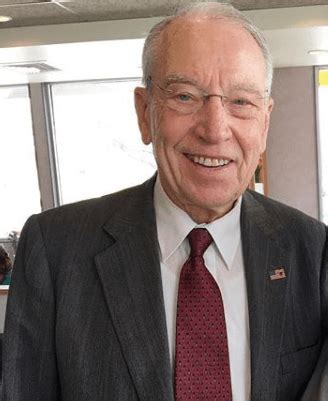 Chuck Grassley Bio, Age, Wife, Family, Photos and Career