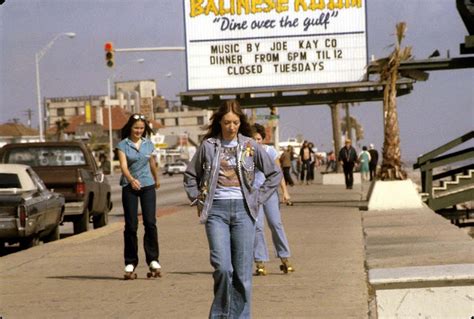 Nostalgic Photos of American Teenage Girls at Texas Beaches During the ...