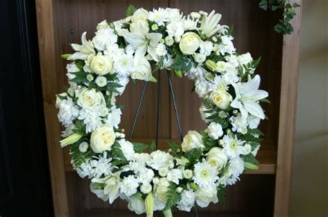 The FTD Treasured Tribute Wreath S3-4442 in Edmonton, AB - JANICE'S GROWER DIRECT