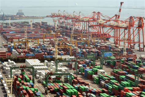 Japan's Exports Sink at Fastest Rate Since Financial Crisis | Fortune