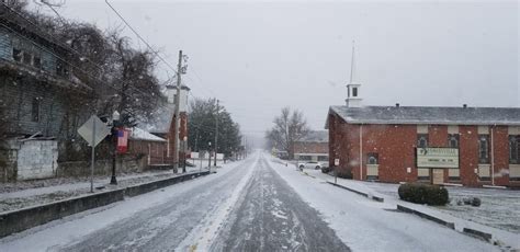 Surprise snowstorm turns Hawesville intersection into sheet of ice; rest of county clear - The ...