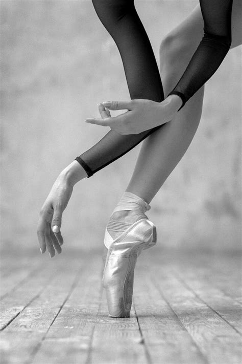 Ana Turazashvili, Bolshoi Ballet | Photo © Alexander Yakovlev | Dance photography poses, Ballet ...