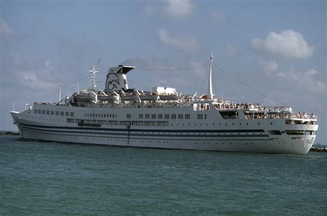 BRIAN'S SHIPPING PHOTOS: DOLPHIN CRUISE LINE