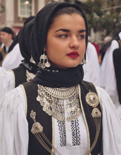 Return to the Mediterranean🏺 on Twitter | Greek traditional dress ...