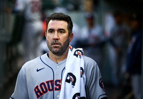 MLB free agent Justin Verlander wins third Cy Young award