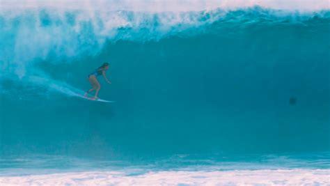 Surf like a girl: The evolution of female surfing with Moana Jones-Wong | Features | manoanow.org