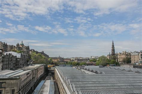 Cheap Hotels near Edinburgh Waverley Train Station (Where to Stay?)