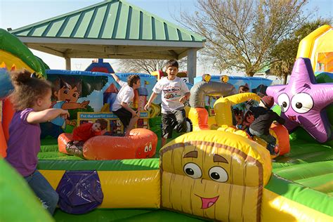 5 Reasons Why Children Love A Bounce House Party! | Herecomesfun