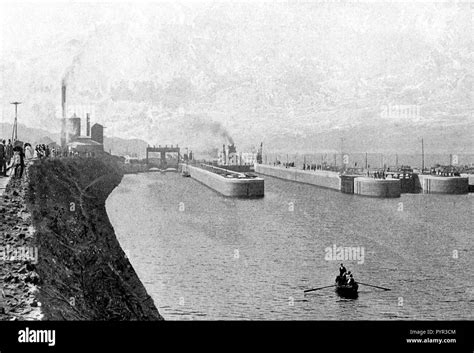 Manchester ship canal locks hi-res stock photography and images - Alamy