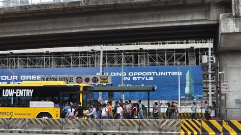 QUEZON AVENUE EDSA BUS CAROUSEL QUEUE