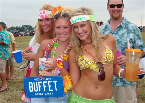 Jimmy Buffett Tailgating Girls | www.buffettfan.blogspot.com… | Flickr