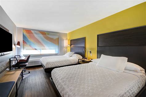 Tru by Hilton Guestroom2 | Arkinetics