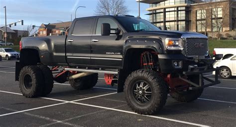 GMC Sierra Denali HD With Lift Kit Is Monstrously Imposing | Carscoops