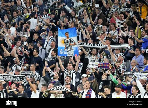 Juventus fans hi-res stock photography and images - Alamy