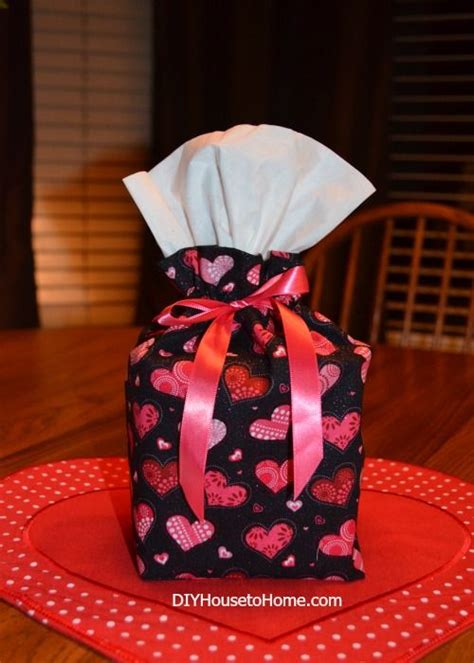 Fabric Tissue Box Cover Tutorial - DIY House to Home | Sewing gifts, Tissue box crafts, Trendy ...