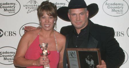 Sandy Mahl: Garth Brooks' Ex-wife Has Whopping $125 Million Net Worth