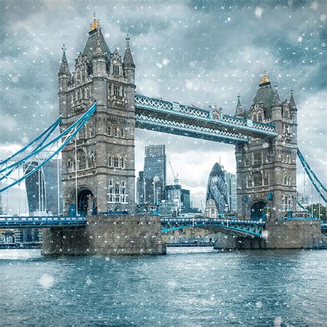 25 Stunning Photos of Landmarks Covered in Snow | Best places to travel, Tower bridge, London in ...