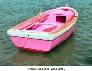 Pink Boat Middle Sea Stock Photo 256318081 | Shutterstock