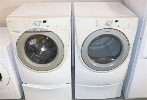 WHIRLPOOL DUET WASHER AND DRYER SET WITH PEDESTAL - Kastner Auctions