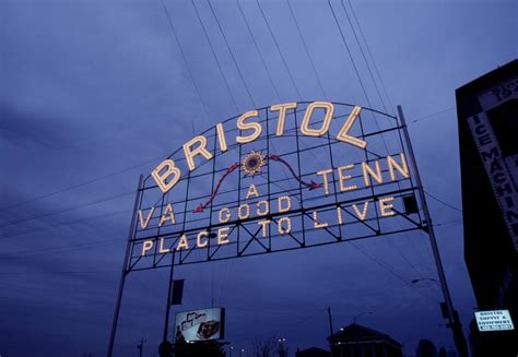 Sign, Bristol, Virginia-Tennessee border | Library of Congress