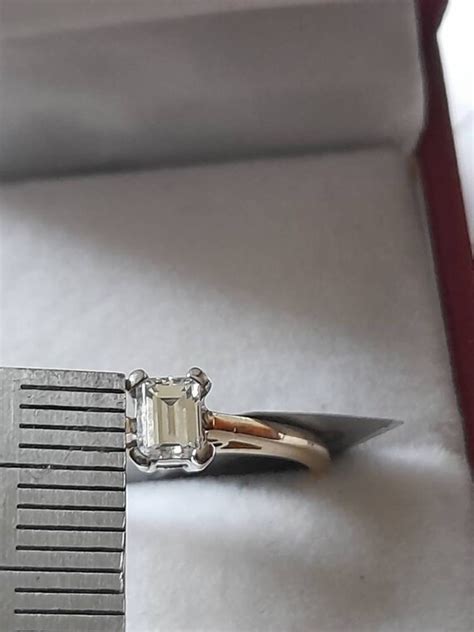 18ct Gold Baguette Cut Diamond Solitaire Ring - Gem