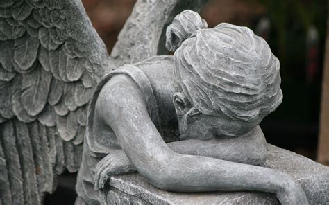 crying angel statue grave | NEPA Scene