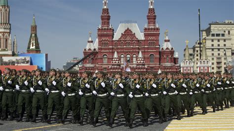 Gündemin "RED ALERT" Olmasından Ötürü: Hiç Bitmeyen 12 SOVIET MARCH ve HELL MARCH Videosu ...