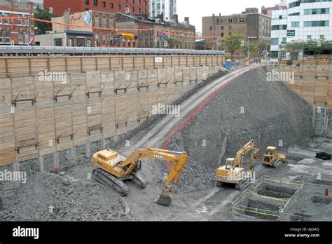 Ramp deep building construction excavation hi-res stock photography and images - Alamy