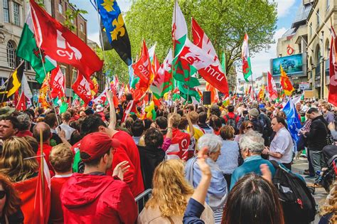 Thousands expected in Caernarfon for Welsh independence march