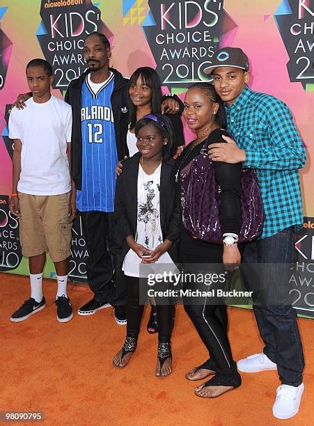 Snoop Dogg Family Photos and Premium High Res Pictures - Getty Images