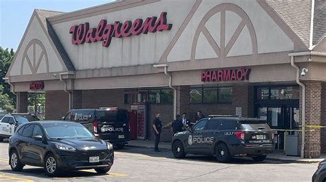 Milwaukee Walgreens armed robbery, police investigate | FOX6 Milwaukee