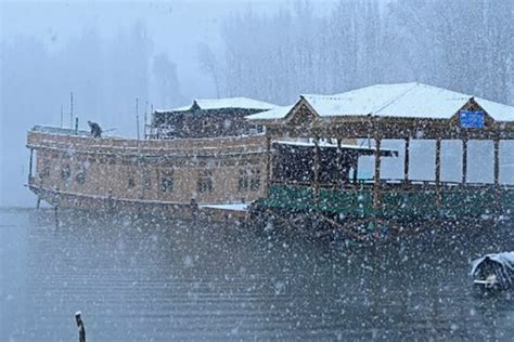 Snowfall in Srinagar