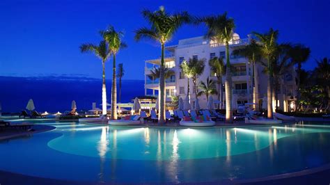 Luxurious Regent Palms hotel in Turks and Caicos - Glamorous Luxury Passion