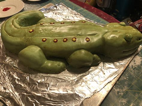 Yellow Spotted Lizard Cake - Holes : r/Baking