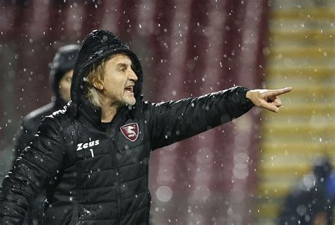 Napoli ease to 2-0 win at Salernitana | Reuters