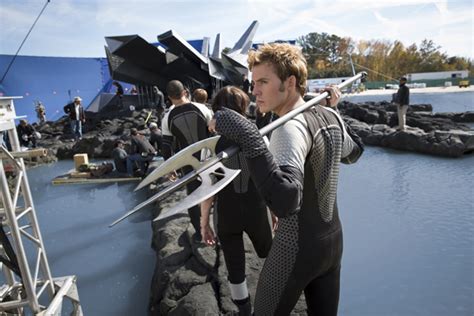 4 HUNGER GAMES: CATCHING FIRE STILLS TAKE YOU BEHIND THE SCENES OF 2013 ...