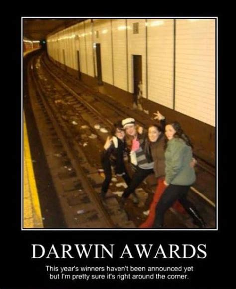 And The Darwin Award Goes To... (20 PICTURES)