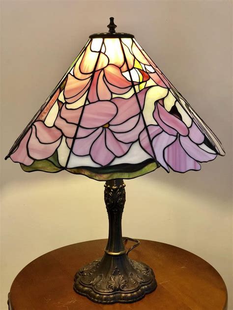 Stained Glass Lamp Flower Vintage Tiffani Desk Lamp Lampshade pink lily Tiffany Style Accent ...