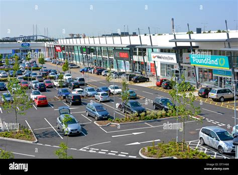 Free car parking facilities at Lakeside retail park shopping centre Stock Photo: 66418304 - Alamy