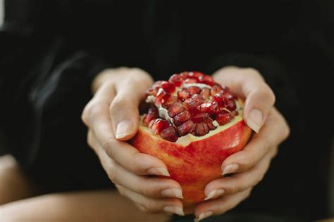 Health Benefits of Pomegranate Seeds - Cully's Kitchen