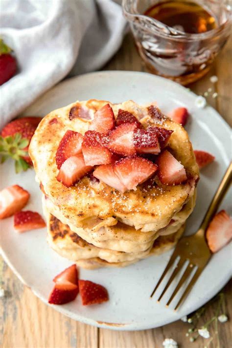 Strawberry Pancakes Recipe - Desserts & Drinks