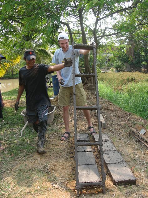 Mud Brick Making for Eco Friendly Homes | Mundo Exchange