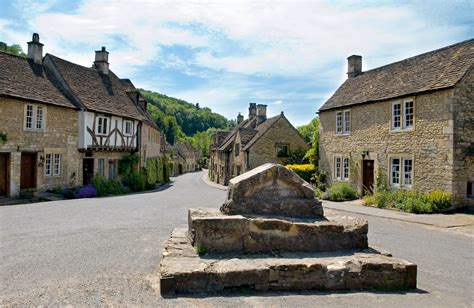 Castle Combe | Cotswolds | England - The Lettered Cottage