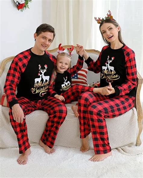 30+ Matching Family Christmas Outfits Ideas Try This Year - glowravishing