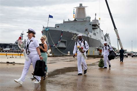 DVIDS - Images - USS Arlington returns to Norfolk, Virginia after seven-month deployment [Image ...