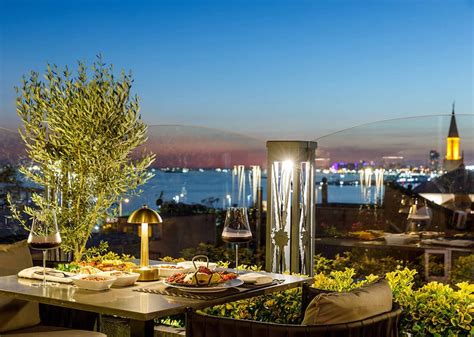 Best 17 Rooftop Restaurants In Istanbul (& Rooftop Bars)