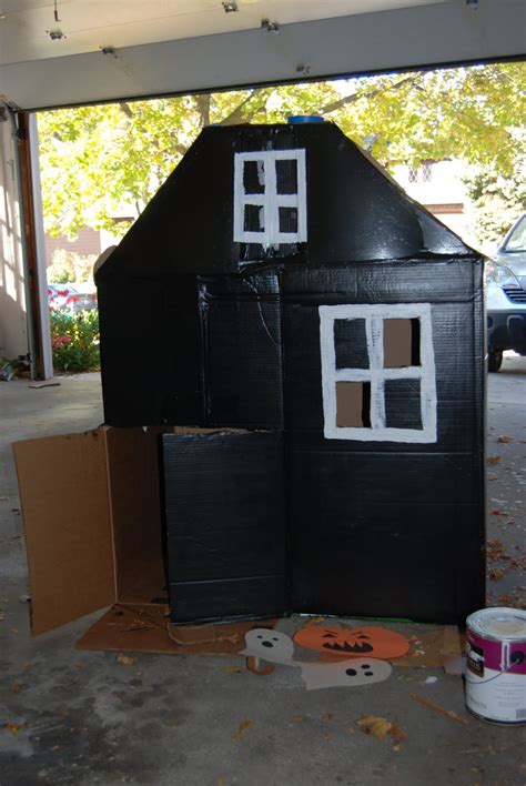 Home with Lindsay: Halloween Haunted Cardboard House